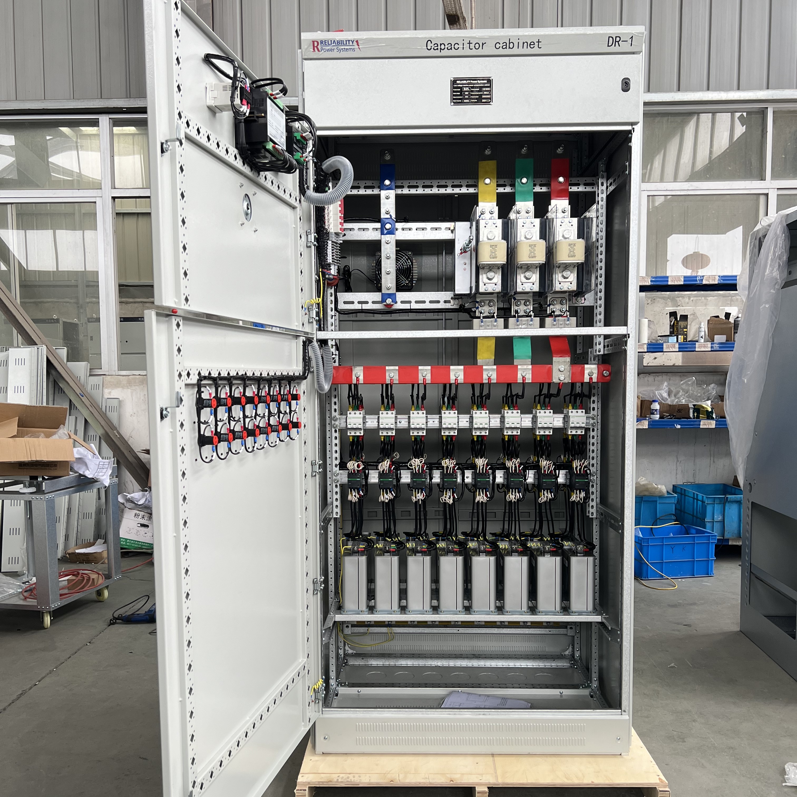 Capacitor Bank dentro
