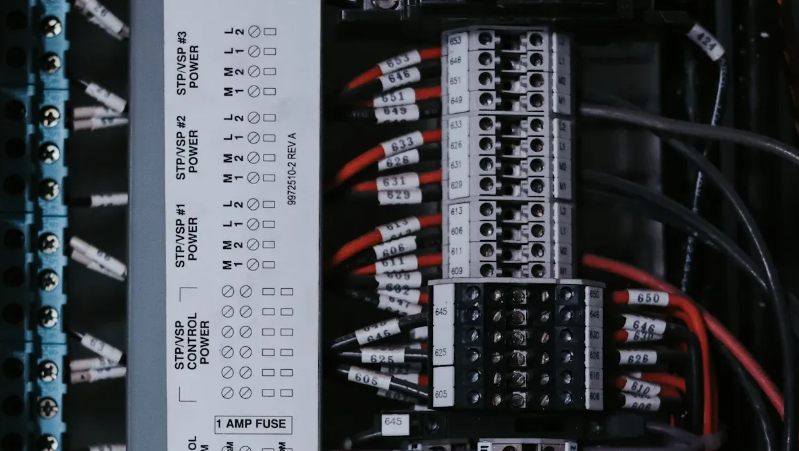 Controlador automático de fator de potência