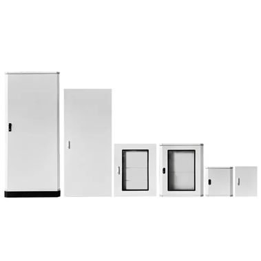 Como posso solucionar falhas comuns em um painel de controle elétrico?